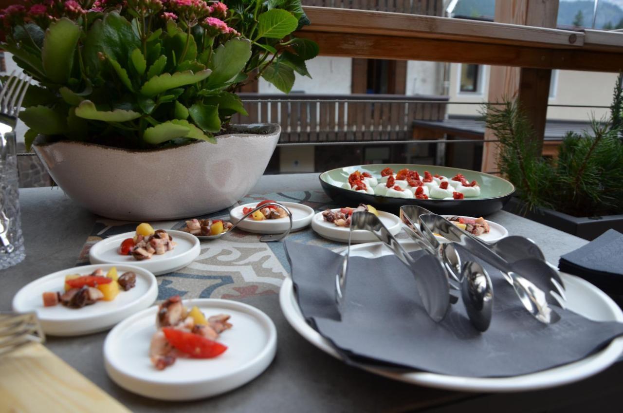 Locanda Degli Artisti Art Hotel Canazei Buitenkant foto
