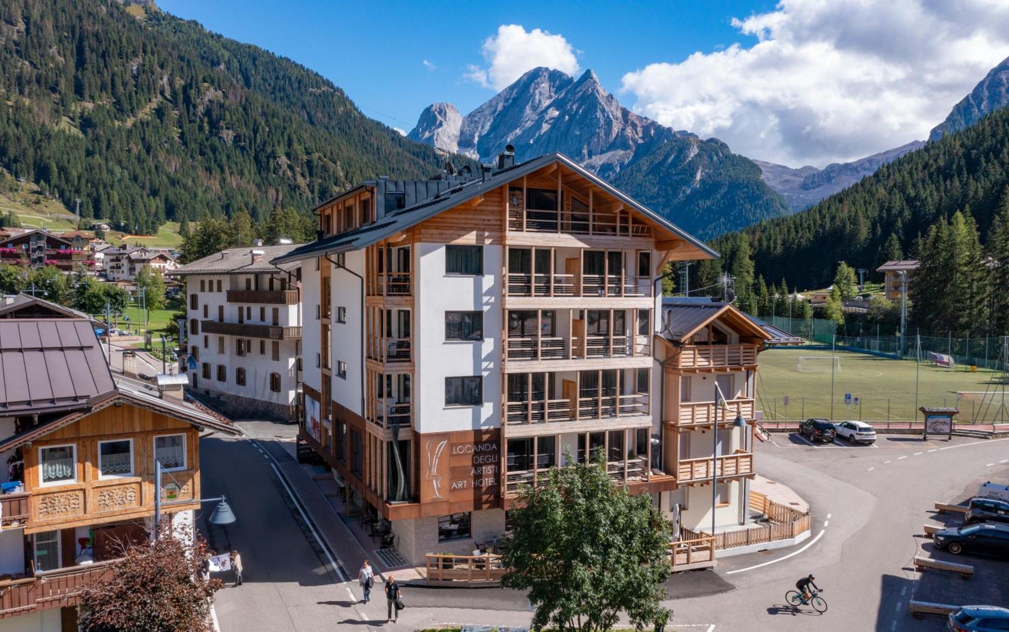 Locanda Degli Artisti Art Hotel Canazei Buitenkant foto