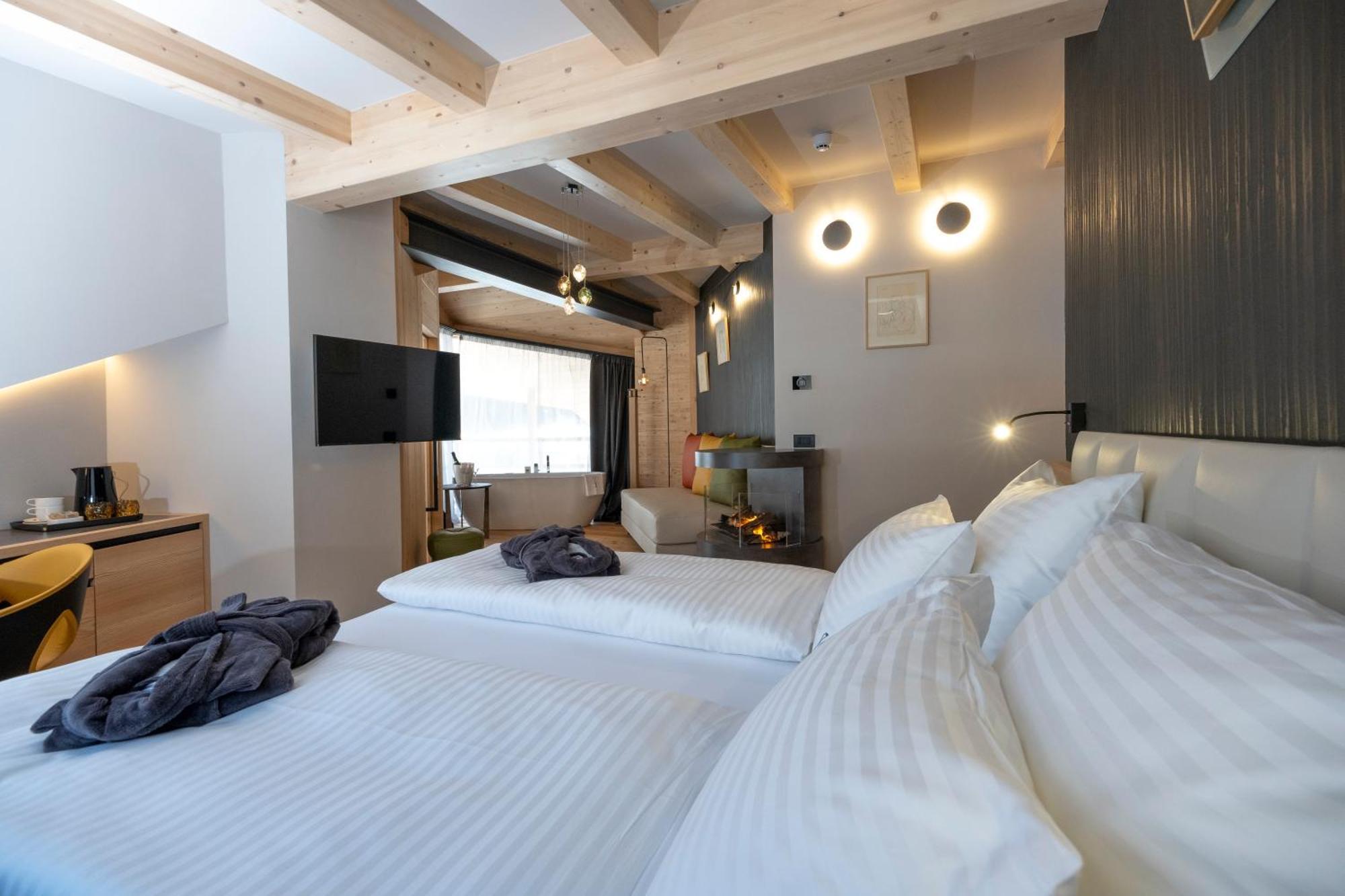 Locanda Degli Artisti Art Hotel Canazei Buitenkant foto